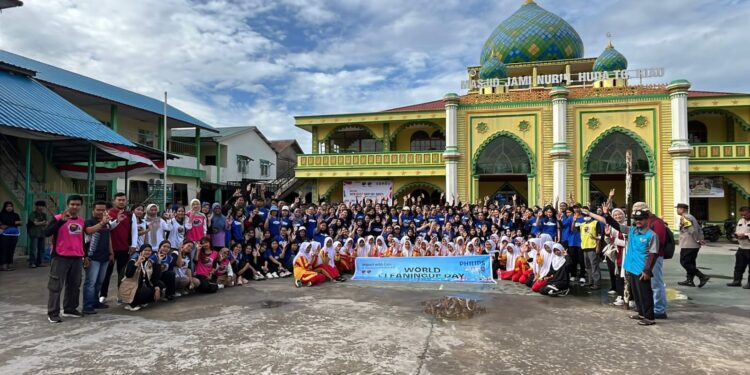 Kolaborasi WCD Batam dan PT. PHILIPS Aksi Bersih-bersih Di Tanjung Riau.