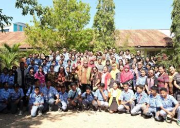 Wagub Johni Asadoma Ajak Siswa SMAN 9 Kupang Disiplin dan Berani Bermimpi Besar