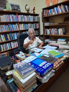 Dr. Pius Rengka, SH., M.Sc. Sang Pengembara Intelektual