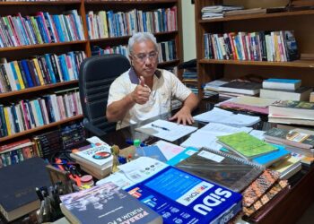 Dr. Pius Rengka, SH., M.Sc. Sang Pengembara Intelektual