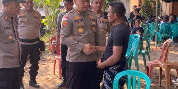 Kapolres Ende AKBP I Gede Ngurah Joni M.,Hadiri Pemakaman Adi Menyampaikan Belasungkawa