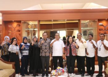 Ketua Komisi Informasi Pusat Audensi Gubernur NTT