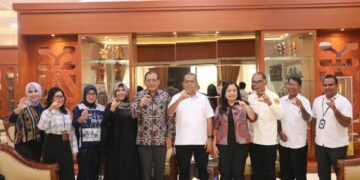 Ketua Komisi Informasi Pusat Audensi Gubernur NTT