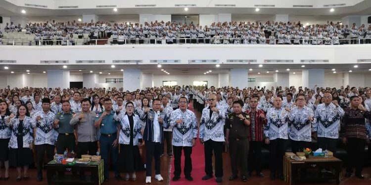 Gubernur NTT Hadir HUT PGRI : Pemprov Alokasikan Anggaran Pendidikan 2,6 Triliun