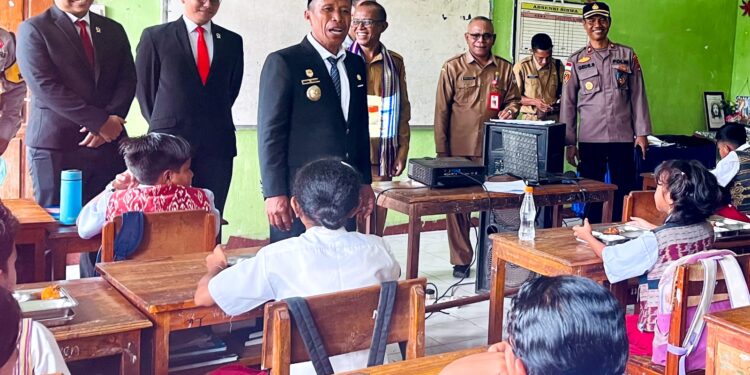 Semangat Hari Pahlawan di Dapur MBG: PIC Lembata Sentil Kebijakan Proteksi Ayam, Wabup Nasir Ajak Sinergi Lokal