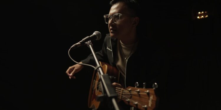 Nyaris Berhenti Bermusik, Denny Bangkit Lewat Lagu “Istimewa”