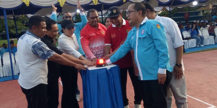 Wagub Johni Asadoma Buka Turnamen Voli : Ajak Masyarakat Bangun NTT Lewat Semangat Olahraga