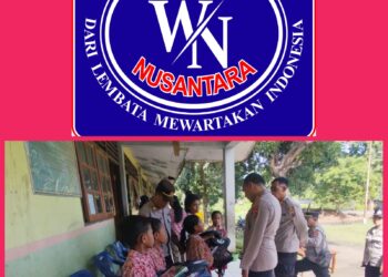 Kapolres Sikka Serahkan Bantuan Peralatan Sekolah Bagi Siswa SDK Lekot Desa Heder