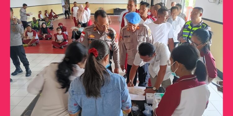 Polres Ende Gelar Tes Urine Mendadak Bagi Personel, Wujudkan Institusi Bersih