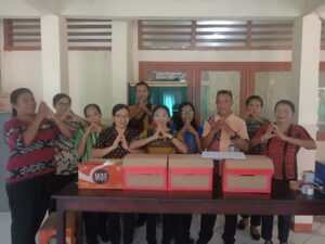 DISARPUS Sikka Lakukan Pemeliharaan dan Penyusutan Arsip di Disperindag Sikka