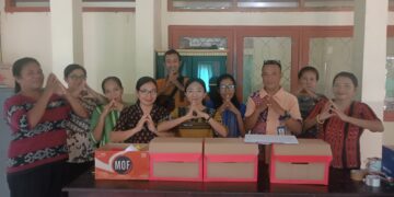 DISARPUS Sikka Lakukan Pemeliharaan dan Penyusutan Arsip di Disperindag Sikka