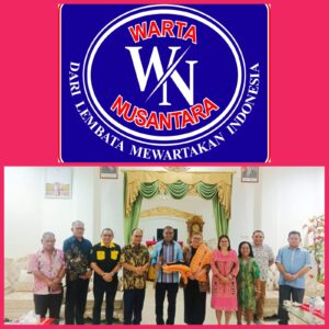 Wagub NTT Johni Asadoma Terima Parang Karaja Jelang Ritual Pasola di Sumba Barat