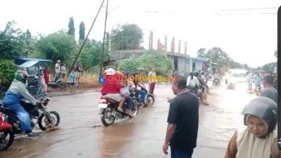 Banjir Bandang Landa Lembata, Pagar Kantor Bupati Ambruk