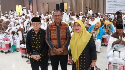 Wakil Gubernur Johni Asadoma Lepas Jemaah Haji Asal NTT ke Embarkasi  Surabaya