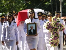 Pemprov NTT Gelar Upacara Kedinasan Pelepasan Jenazah Almarhum Alexander Koroh
