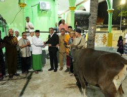 Wakil Gubernur NTT Serahkan Bantuan Kurban, Berpesan Tingkatkan Toleransi dan Kepedulian antar Umat Beragama