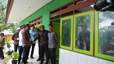 Tinjau SD Negeri dan MTS Papela, Wapres Pastikan Program Prioritas Presiden Jangkau Wilayah 3T