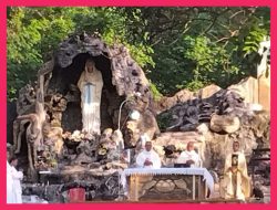 Tiga Pastor Pimpin Misa Penutupan Bulan Maria di Lewoleba