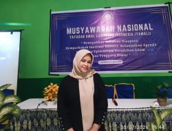 “Jangan Kau Campakkan Lamakera”: Sumpah Gadis Hukum di Tengah Terik Pelabuhan yang Sunyi
