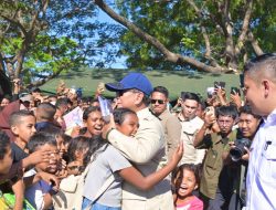 Pengungsi Nagekeo Histeris dan Sukacita di Pelukan Presiden Prabowo