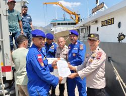 Misi Kemanusiaan Kapal Polairud KP Pomana XXII-3017 Bawa Ratusan Paket Bantuan Polda NTT untuk Tiga Kabupaten
