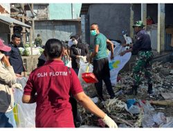 Jelang HUT TNI, Kodim 1624/Flotim Gandeng DLH Bersihkan Kawasan Pasar Inpres Larantuka