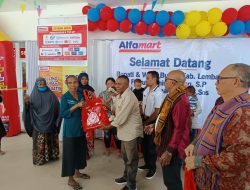 Alfamart Beroperasi di Lembata : Peduli Pengentasan Stunting,  Alfamart Bagi Paket Sembako dan Telur Gratis