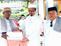 Upacara Hari Santri di Ponpes Al-Fatah Waowala, Kemenag Lembata Serahkan Bantuan Rp23 Juta