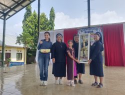 Josephin Nadinne Riantoby Raih Juara I English Story Telling Competition dalam Rangka Bulan Bahasa di Lewoleba.