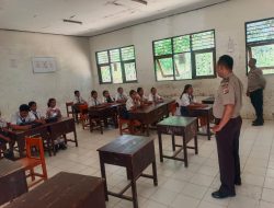 Polisi Peduli Pendidikan, Polsek Maurole Sambangi SMPN Keliwumbu berikan Penyuluhan Anti-Bullying hingga Literasi AI