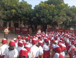 Polisi Peduli Pendidikan, Wakapolsek Ende Ajak Guru dan Murid Ciptakan Suasana Belajar Aman dan Nyaman
